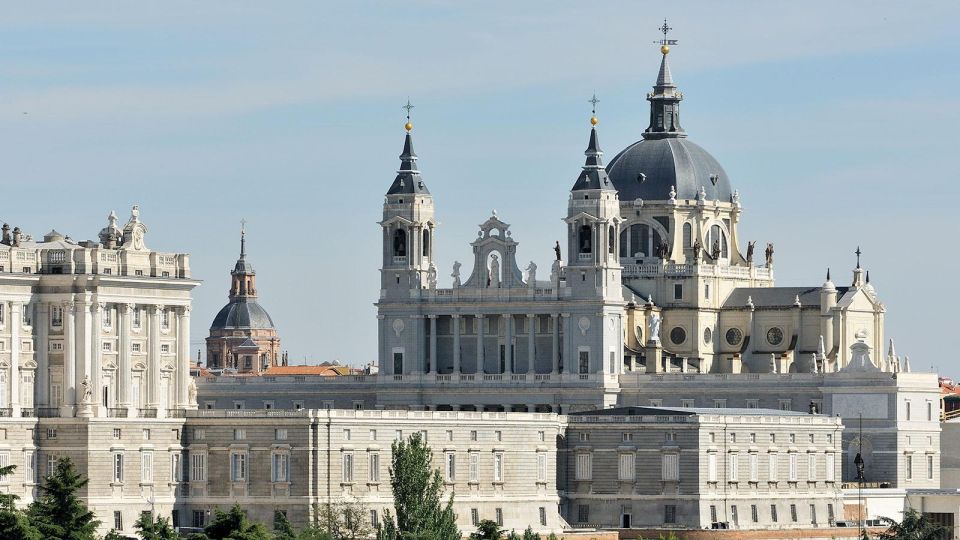 Madrid Audioguide - TravelMate app for your smartphone - Offline Listening and Text Reading: How to Use the App Like a Pro