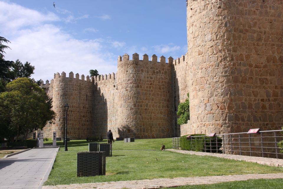 Madrid: Avila and Segovia Day Trip with Tickets to Monuments - Why Ávila and Segovia feels different in the same 9 hours