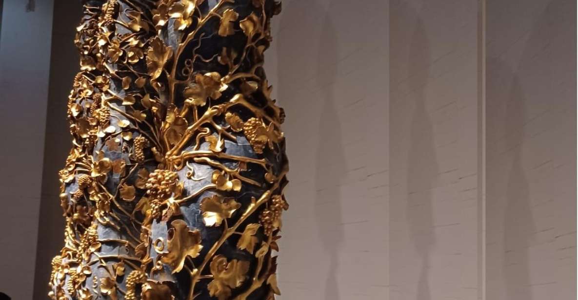 Madrid: Basic Guided Tour of the Royal Collections Gallery - Where you meet (blue umbrella) and how the tour gets you in fast