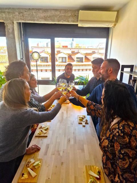 Madrid: cheese tasting with wine pairing. - What the expert actually does during the tasting