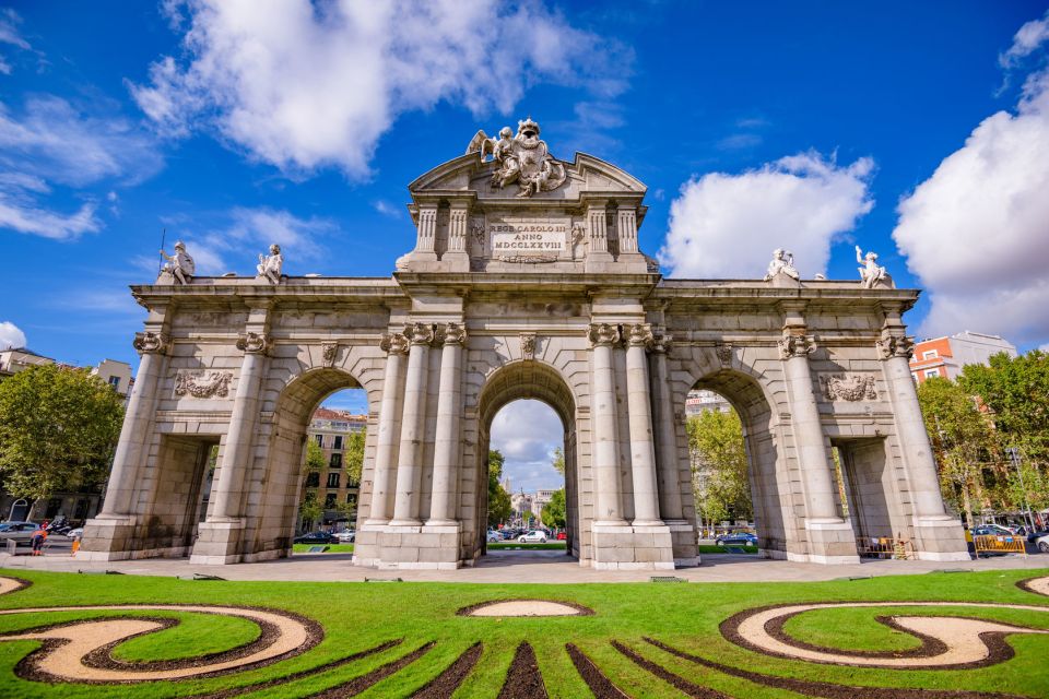 Madrid: Cibeles Rooftop & Retiro Park Guided Walking Tour - Walking Between Landmarks: Easy Transfer, Solid Pace