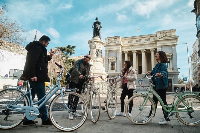 Madrid: City Highlights Guided Vintage Bike Tour - Starting at C. del Espejo: what you get before the ride