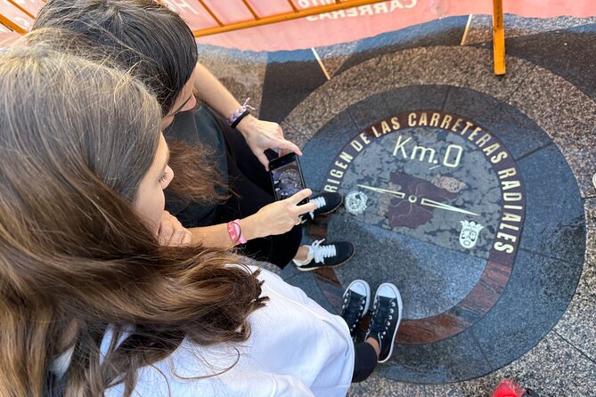 Madrid City Highlights Private Tour for kids and families - Starting at Plaza de Isabel II: a calm launch for a family walk