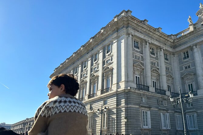 Madrid City Highlights Private Tour for kids and families - Puerta del Sol: connecting the historic center to modern Madrid