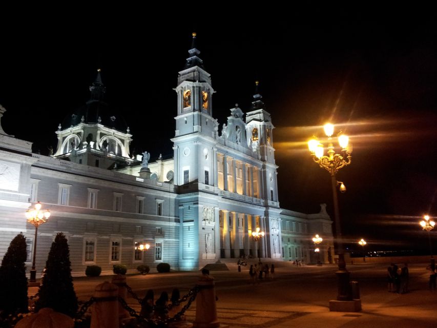 Madrid: Customized Night Tour with a Private Guide - Customizing Your Route: Architecture, History, Fashion, or All of It