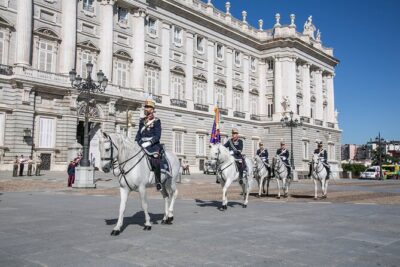 Madrid Discoveries Private Tour - Getting started at Plaza Cánovas del Castillo (and using pickup smartly)