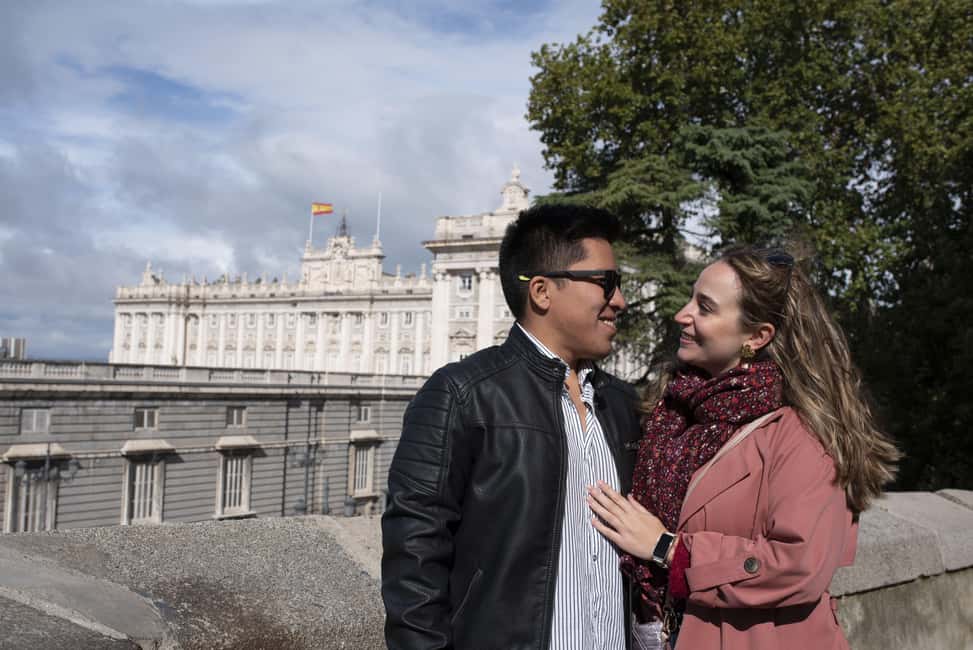 Madrid: Eco-Friendly, Private, and Unique Tuk Tuk Experience - Photo stops and big façades: how those 5-minute breaks help