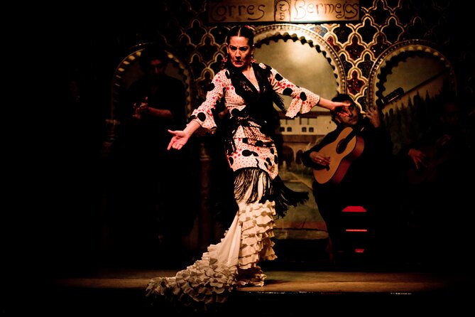 Madrid: Flamenco Show with Tapas or Drink in Tablao Las Tablas - Seats, sightlines, and the “packed house” reality