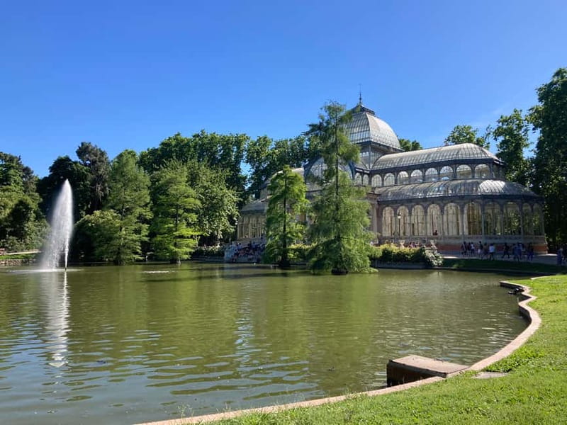 Madrid: Flow Yoga class in Retiro Park - Who this is best for in Madrid