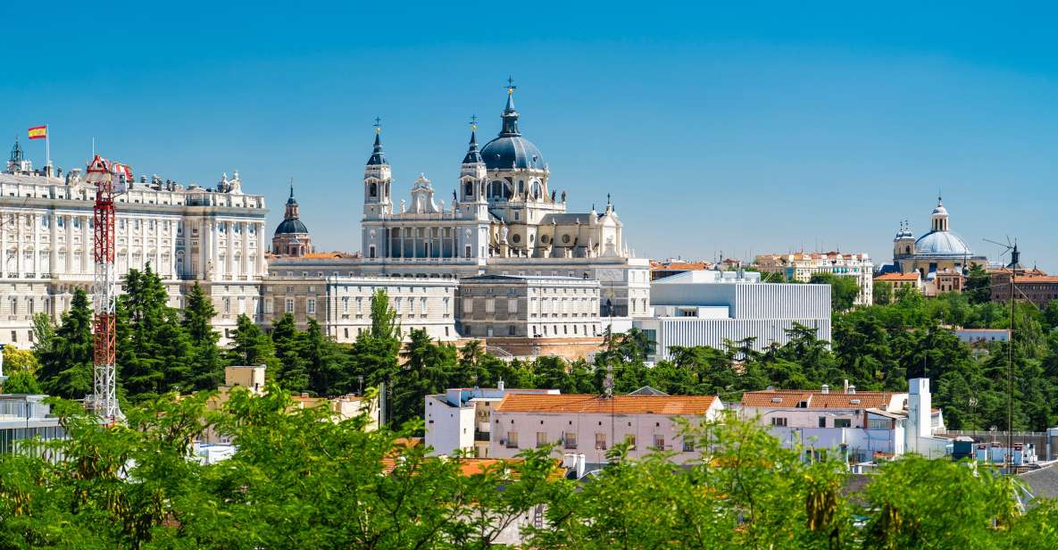 Madrid: Guided Highlights Walking Tour - How a walking route beats buses in Madrid