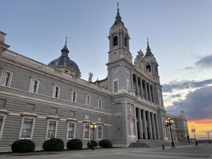 Madrid: Guided Tour of Prado Museum and Royal Palace - The standout Palace detail: Antonio Stradivari’s string quartet instruments