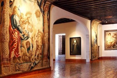 Madrid Guided Tour of the Descalzas Reales Monastery - Plaza de las Descalzas: the calm start (and why it matters)
