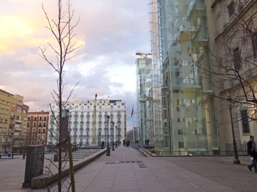 Madrid: Guided visit to Reina Sofia Museum- SMALL GROUP - Reina Sofía in Madrid’s Art Triangle: what this tour gets right