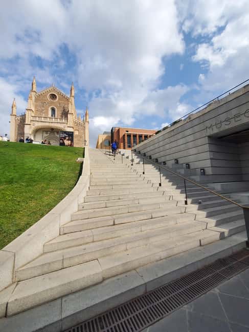 Madrid: guided visit to the Museo del Prado with a native Italian tour guide - Meeting at the Statue of Goya (and Why It Helps)