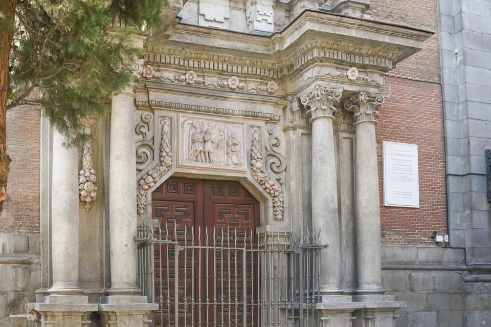 Madrid: Hidden Gems and Secrets Small Group Walking Tour - Key highlights to look for