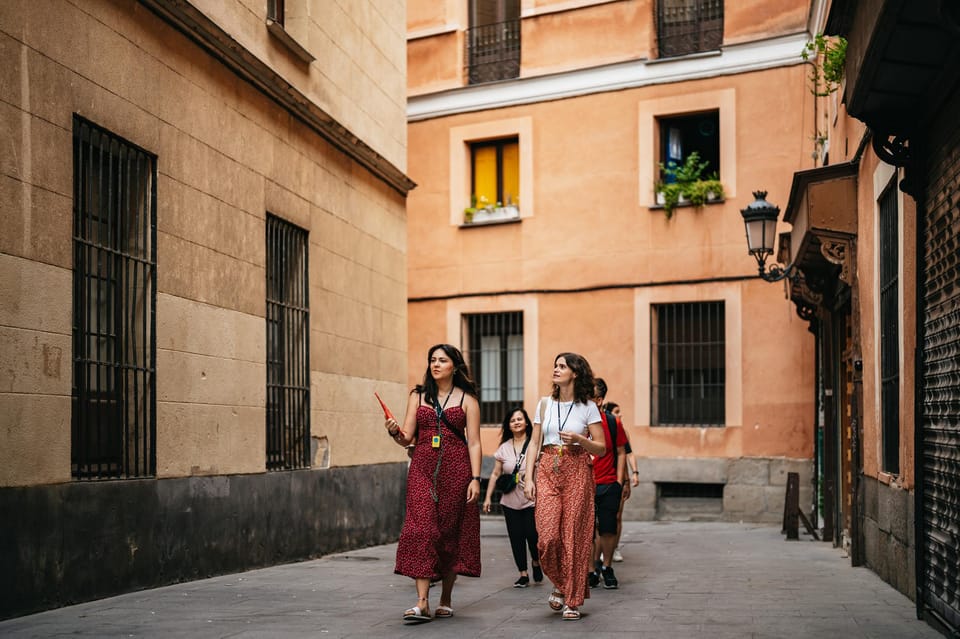 Madrid Highlights + Entrance to Prado Museum - Entering the Prado: how the guided hour really helps
