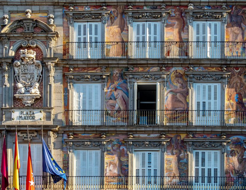 Madrid: Highlights of Madrid Walking Tour - Royal Palace of Madrid: the scale hit, plus smart viewing time
