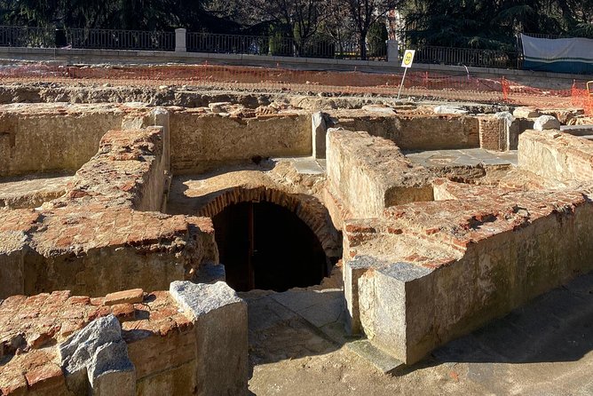 Madrid Historic with an architect : Arabs, Austrias and Bourbons - La Almudena viewpoint, the Arab Wall remnants, and Plaza de la Villa