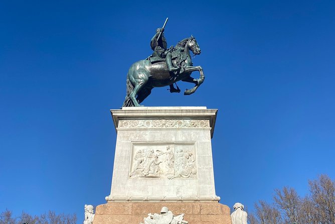 Madrid Historic with an architect : Arabs, Austrias and Bourbons - Mercado San Miguel, Plaza Mayor, and the walk’s final snap into place