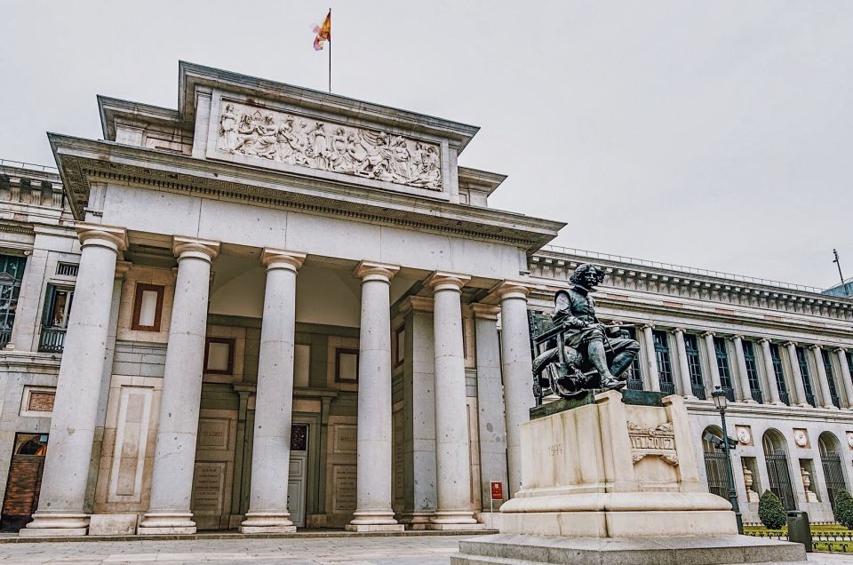 Madrid: Historical Center 2.5-Hour Guided Walking Tour - Bourbon Royal Power: Royal Palace Views and Plaza de Oriente Gardens