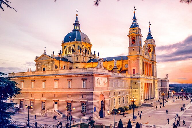 Madrid (Historical Centre) Scavenger Hunt and Self-Guided Tour - Plaza de Oriente: finish with a view-and-puzzle combo
