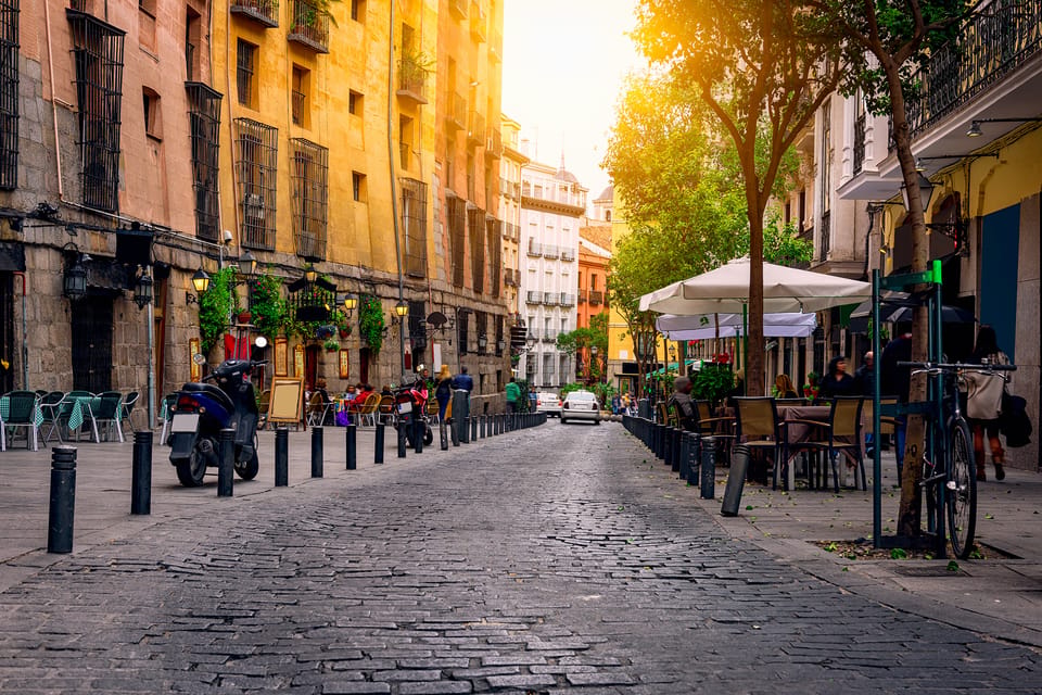 Madrid: History, Bites & Sips – An Intimate Tour Since 2018 - Walking Madrid’s timeline: how the history stays human