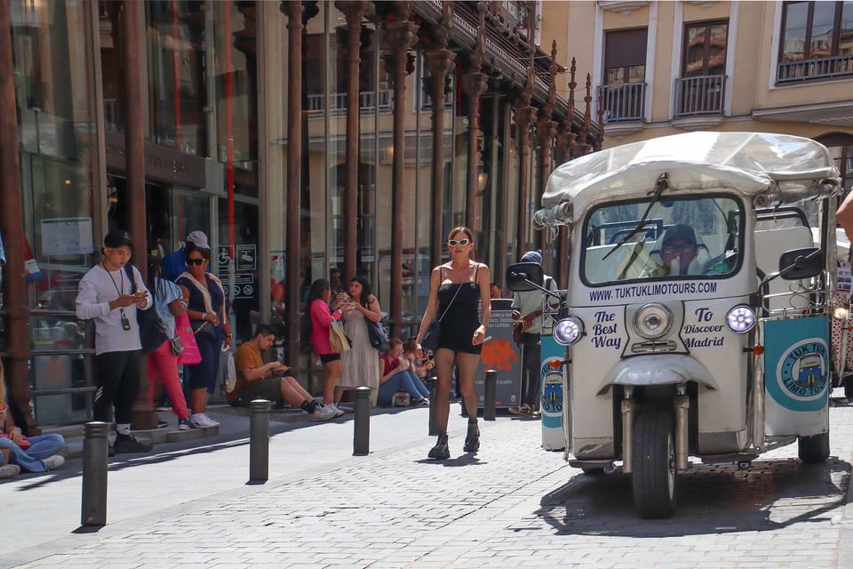 Madrid: Make your own 60 minutes tuk tuk tour - What the tuk tuk ride feels like (and why it’s useful)