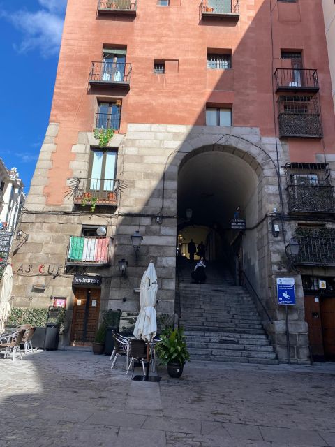 Madrid: Monastery of Descalzas Reales Tour with Tickets - What Makes Las Descalzas Reales Worth Your Hour