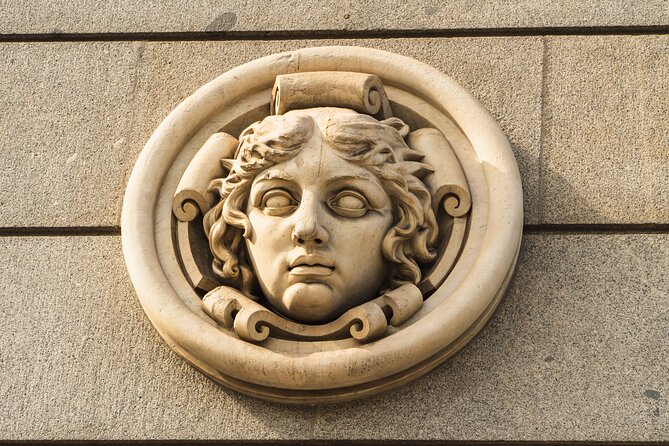 Madrid Monumental and Retiro Park : Gran Vía, Cibeles and more - Puerta del Sol: the symbols square and the Km 0 moment