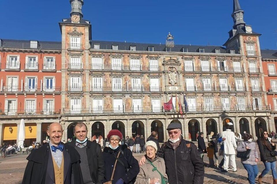 Madrid: Must-See Attractions Walking Tour - Plaza de Isabel II: Queen Isabel II and the city’s political mood