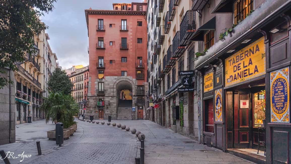 Madrid Must-see with Atardeder at the Debod Temple - Should you book this Madrid must-see with Debod sunset?