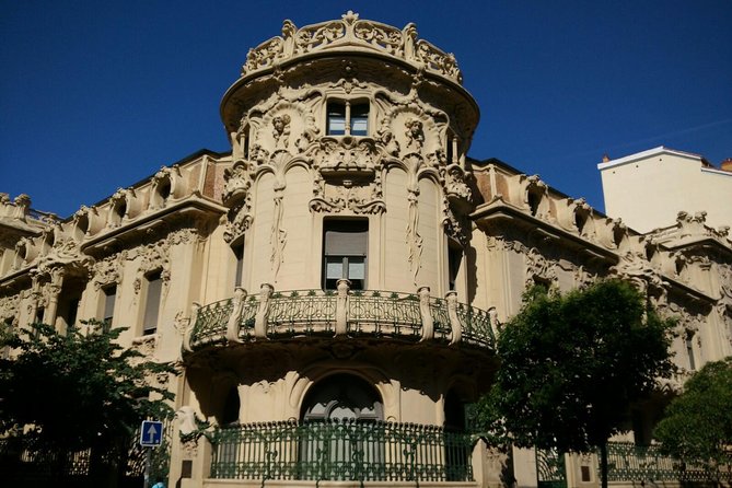 Madrid off the Beaten Path: Private Walking Tour (Customizable) - Stop 1: Malasaña and the art of reading street-level Madrid