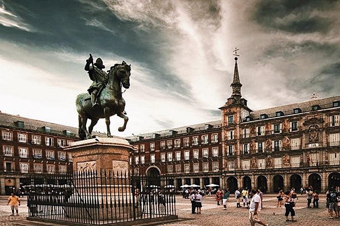 Madrid Old City Guided Exclusive Guided Walking Tour - Mercado San Miguel and Plaza Mayor: the centerpiece you’ll remember