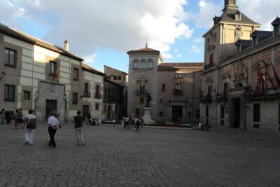 Madrid Old Town Private Walking Tour - Cathedral views and Saint Nicholas: religion you can see from the ground