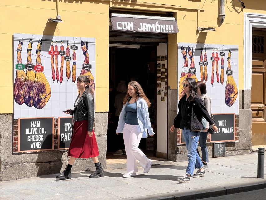Madrid: Old Town Walking Tour and Flamenco Show - Practical tips for a smoother night (especially finding the guide)