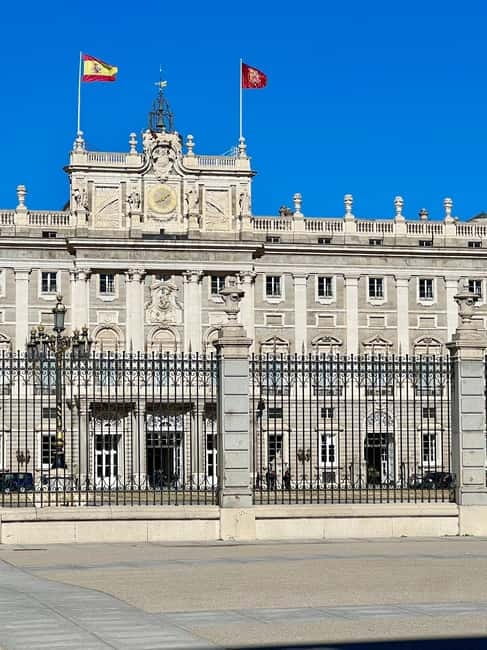 Madrid on foot: From Debod to Retiro - Stop by stop: Debod and the Egyptian temple in the middle of Madrid