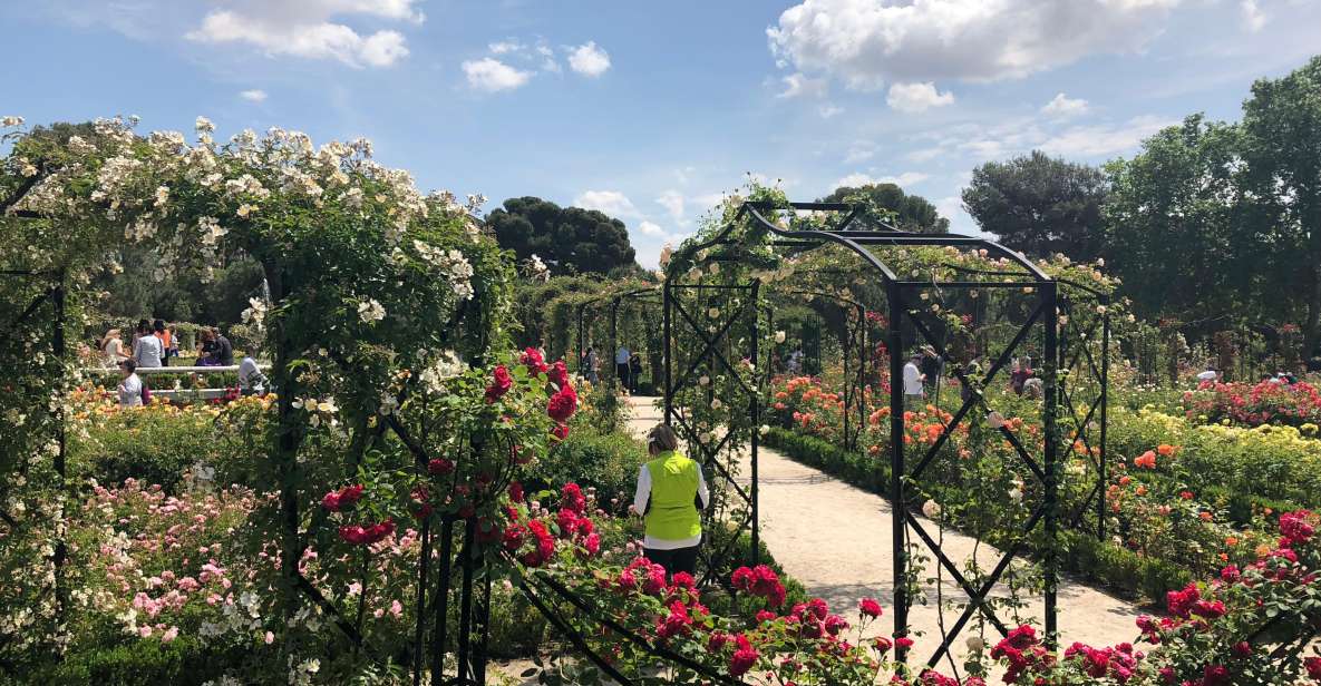 Madrid: Prado Avenue and Retiro Park Guided Walking Tour - Start at Banco de España: how to meet the guide fast