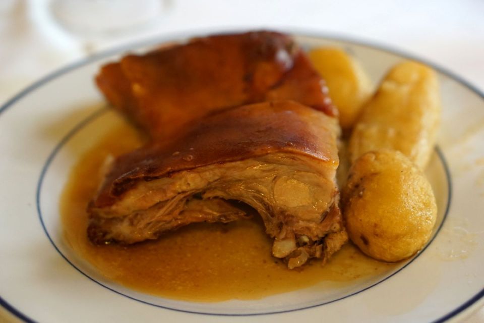 Madrid: Prado Museum & Lunch at World’s Oldest Restaurant - Three-course suckling pig lunch with Rioja