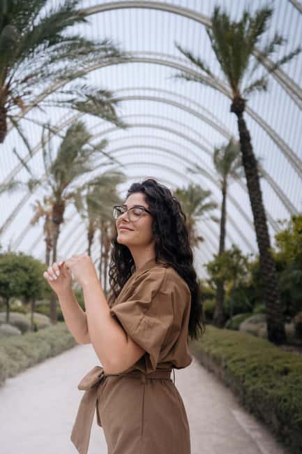 Madrid Private Photoshoot - Starting at Banco de España: find the meeting spot fast
