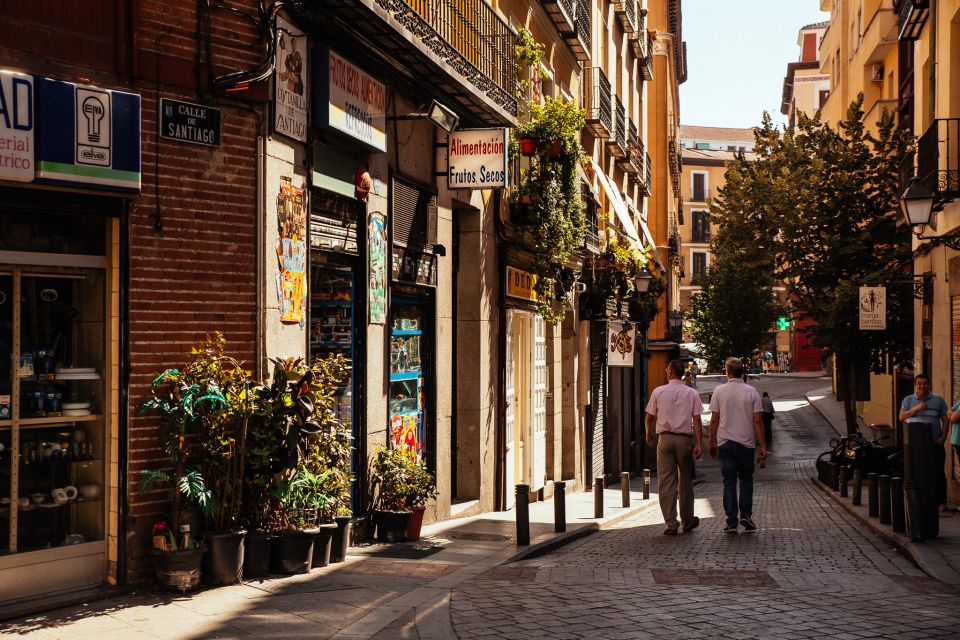 Madrid: Private Tour w/ Locals – Highlights and Hidden Gems - Three hours, big landmarks, real city stories