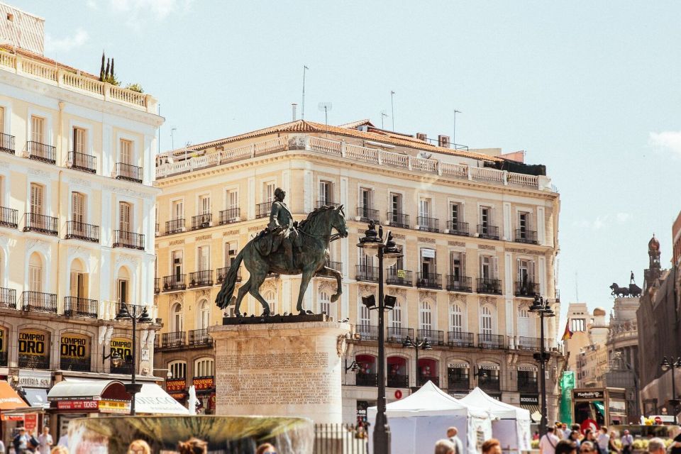 Madrid: Private Tour w/ Locals – Highlights and Hidden Gems - Meeting at Plaza de Isabel II: finding the start without stress