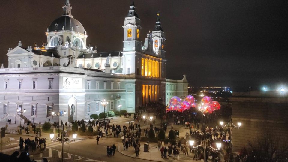 Madrid: Private Walking tour 2,5 hours or 5 hours - Cibeles and Plaza de la Villa: the center’s stage for power