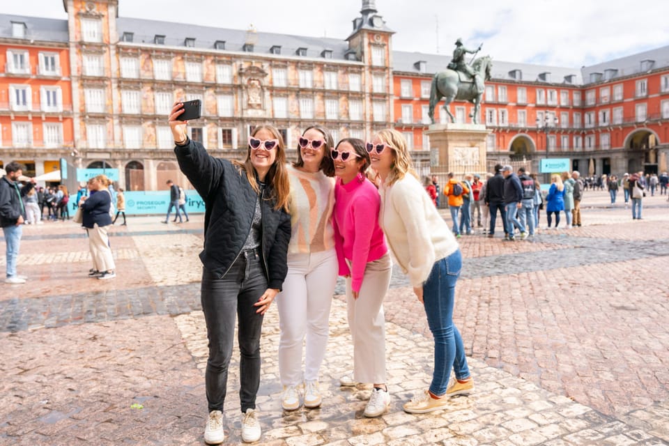 Madrid: Professional photoshoot at The Royal Palace - The shoot itself: facade poses, garden frames, and real coaching