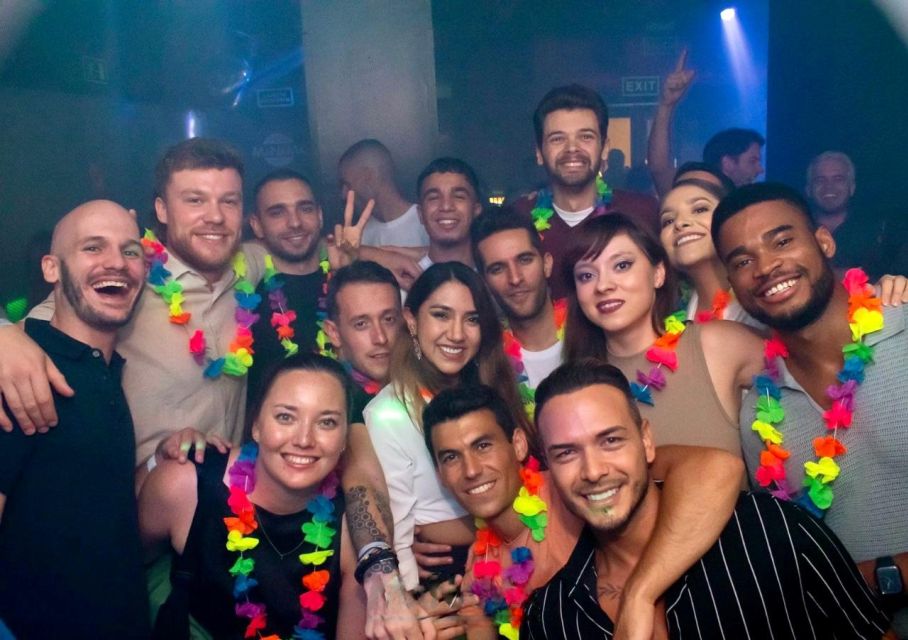 Madrid: PUBCRAWL Ruta de Bares y Fiesta por Madrid - First stop energy at Enbabia Infused
