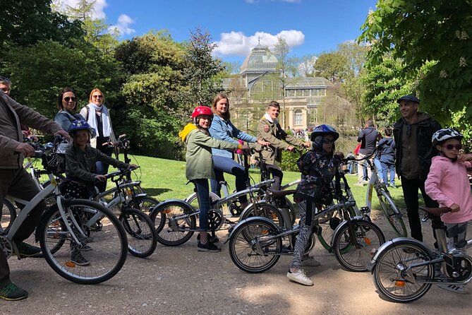 Madrid Retiro Park and Literary Quarter by Bike - Helmets, raincoats, and a guide who watches the road