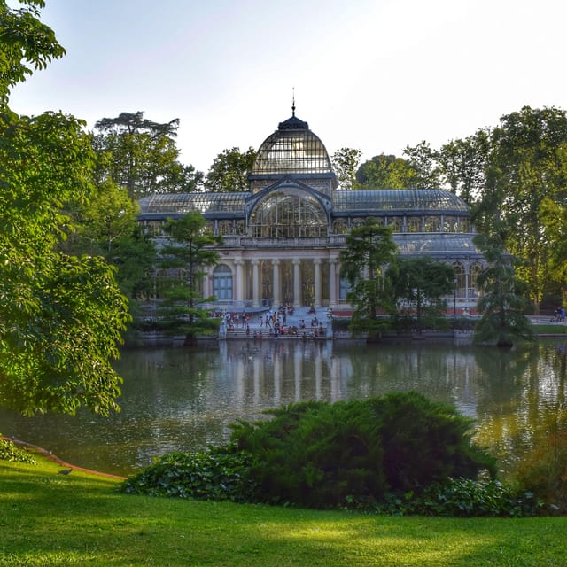 Madrid: Retiro Park Guided Tour with a Photographer - Wildlife Time: Peacock Habitat Area and Wildlife Viewing