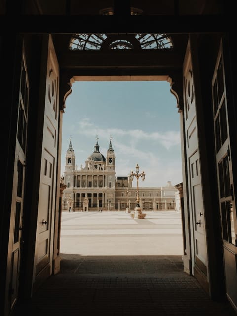 Madrid Retro Tour 120 min, old town, modern Madrid + surprise destination - Key highlights at a glance