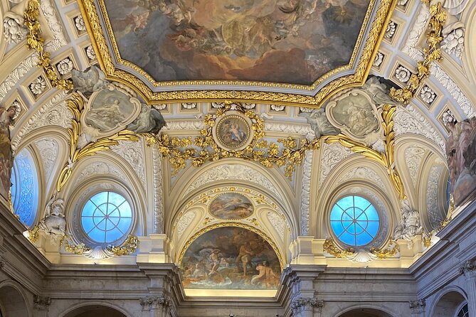 MADRID: Royal Palace and Prado Museum with transportation included - Two Madrid icons in one smooth guided run