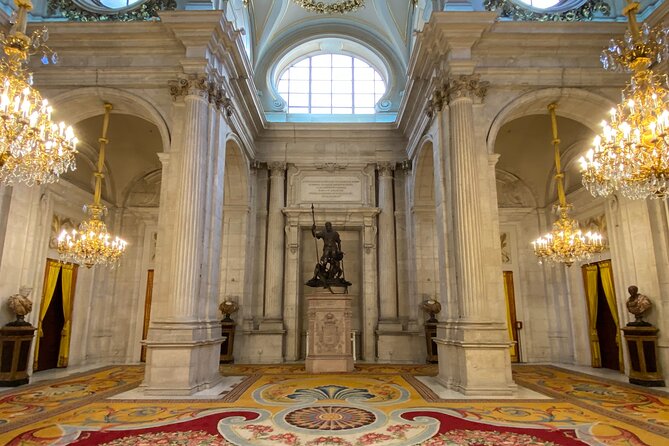 MADRID: Royal Palace and Prado Museum with transportation included - The included private transport that saves your afternoon