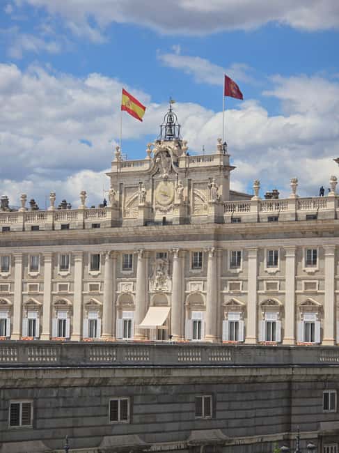 Madrid: Royal Palace Guided Tour w/ Skip-the-Line Entry - Plaza de Ramales meetup: starting easy (if you arrive prepared)